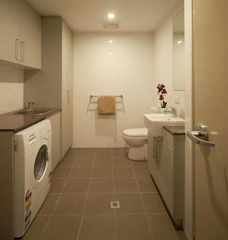 Baileys Serviced Apartments - Foster Accommodation 4