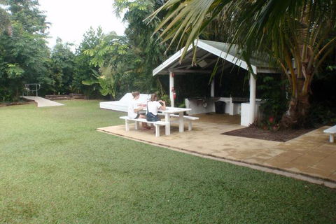 Absolute Backpackers Mission Beach - Foster Accommodation 1