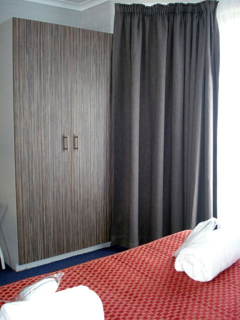 A Raceview Motor Inn - Foster Accommodation 5
