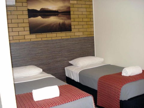 A Raceview Motor Inn - Foster Accommodation 6