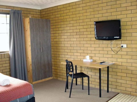 A Raceview Motor Inn - Foster Accommodation 4