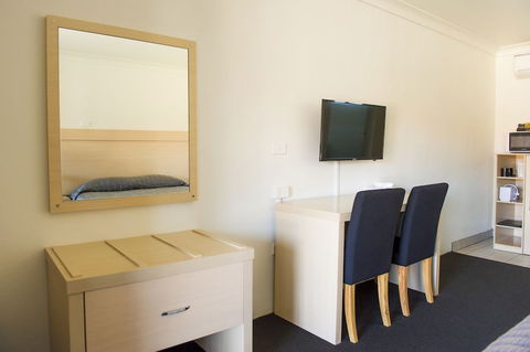 Cherry Blossom Motel - Foster Accommodation 2