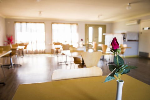 Cherry Blossom Motel - Foster Accommodation 1