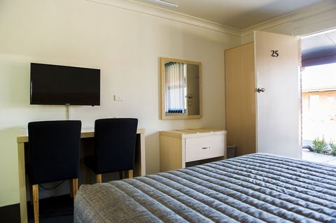 Cherry Blossom Motel - Foster Accommodation 5
