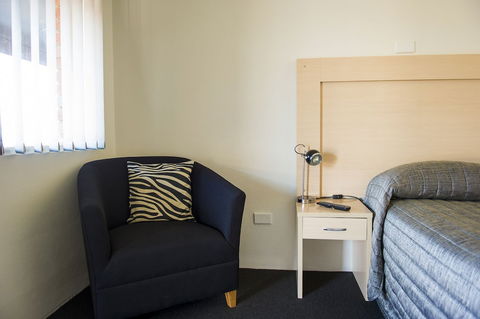 Cherry Blossom Motel - Foster Accommodation 6