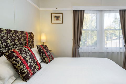 Ashdowns Of Dover B&B - Foster Accommodation 2