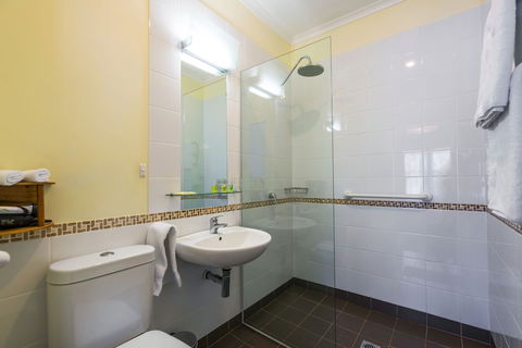 Ashdowns Of Dover B&B - Foster Accommodation 4