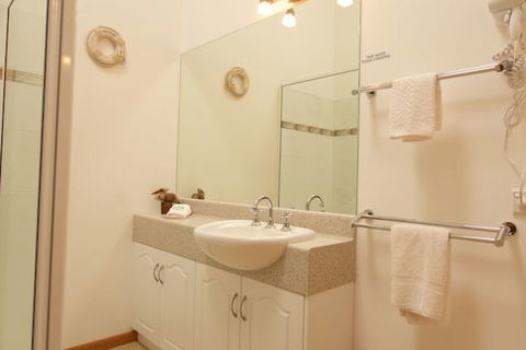 Abs By The Bay - Foster Accommodation 3