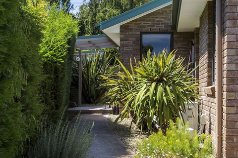 Abs By The Bay - Foster Accommodation 4