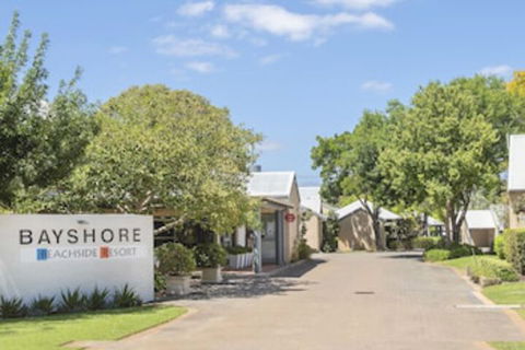 Bayshore Beachside Resort - Foster Accommodation 0