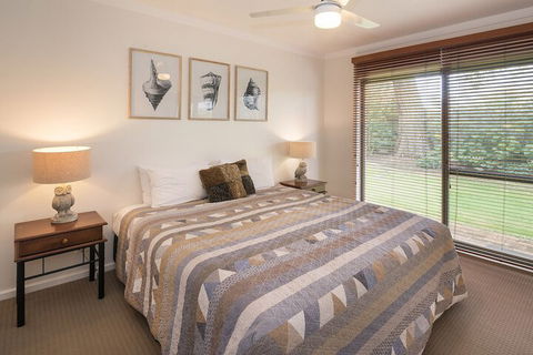 Bayshore Beachside Resort - Foster Accommodation 6