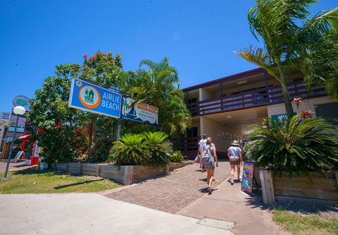Airlie Beach YHA - Hostel - Foster Accommodation 0