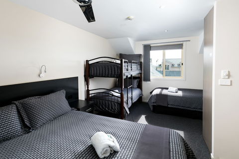 Dolphin Shores - Foster Accommodation 1