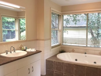 Tamborine Gardens - Foster Accommodation 5