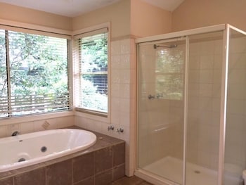 Tamborine Gardens - Foster Accommodation 3