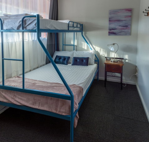 City Backpackers HQ - Foster Accommodation 6