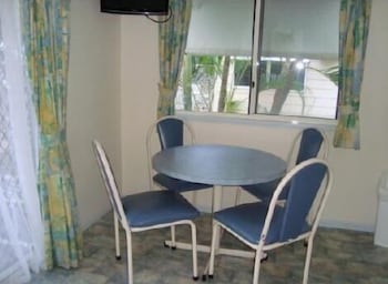 Ellis Beach Oceanfront Bungalows - Campground - Foster Accommodation 1