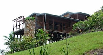 A Sacred Mountain Retreat - Foster Accommodation 0