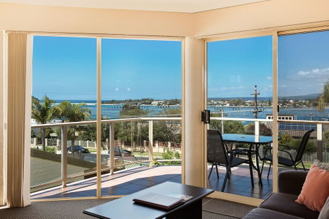 Baywatch Luxury Apartments - Foster Accommodation 5
