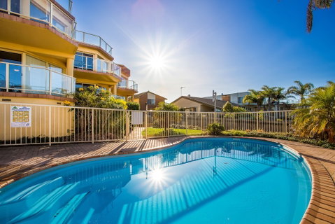 Baywatch Luxury Apartments - Foster Accommodation 3