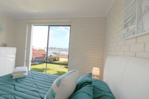 Capri Apartments - Foster Accommodation 6