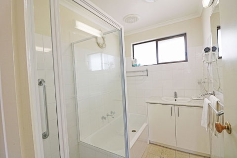 Capri Apartments - Foster Accommodation 1
