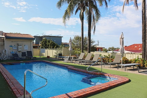 Capri Apartments - Foster Accommodation 0