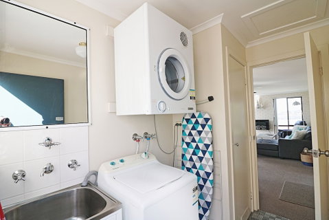 Capri Apartments - Foster Accommodation 3