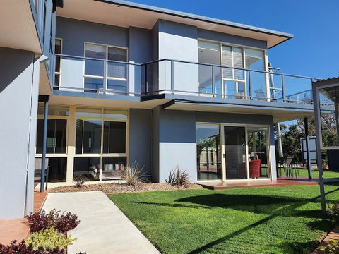 Grandeur Holiday Units - Foster Accommodation 5