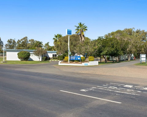 Goondiwindi Holiday Park - Foster Accommodation 1