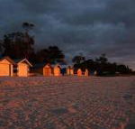 Westend Apartment at the Beach - Foster Accommodation
