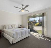 Kennedy Holiday Resort - Foster Accommodation