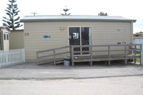 Hillcrest Tourist Park - Foster Accommodation 2