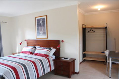 Avocados Accommodation - Foster Accommodation 2