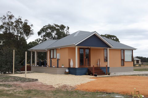 Aurora Cottages - Foster Accommodation 1