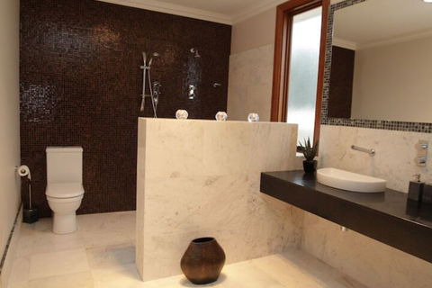 Aurora Cottages - Foster Accommodation 3