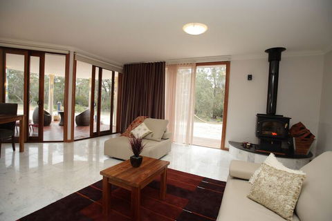 Aurora Cottages - Foster Accommodation 4