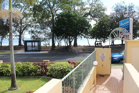 Alexander Beachfront Apartments - Foster Accommodation 1