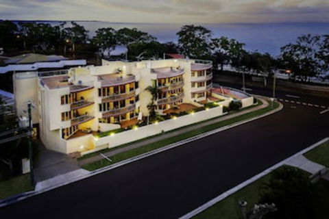 Alexander Beachfront Apartments - Foster Accommodation 0