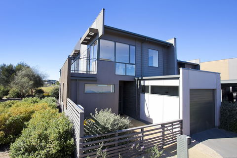 Beach & Golf Stays Torquay - Foster Accommodation 4