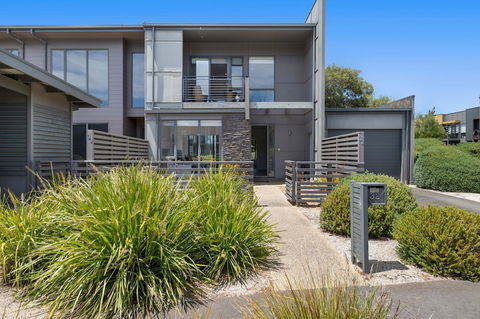 Beach & Golf Stays Torquay - Foster Accommodation 1