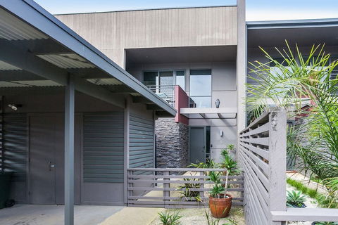 Beach & Golf Stays Torquay - Foster Accommodation 2