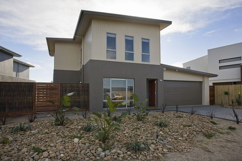 Beach & Golf Stays Torquay - Foster Accommodation 5