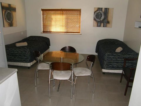 Emerald Western Gateway Motel - Foster Accommodation 6