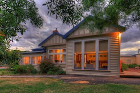 Acacia Bed & Breakfast - Foster Accommodation 0