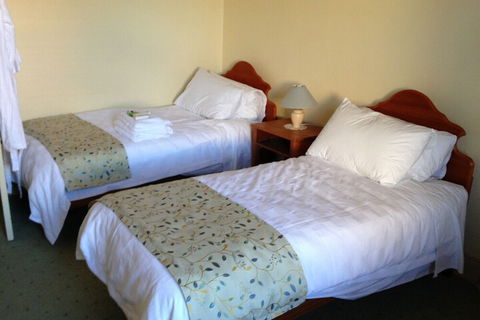 Acacia Bed & Breakfast - Foster Accommodation 1