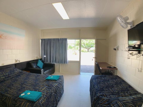 Tropical City Motor Inn - Foster Accommodation 4