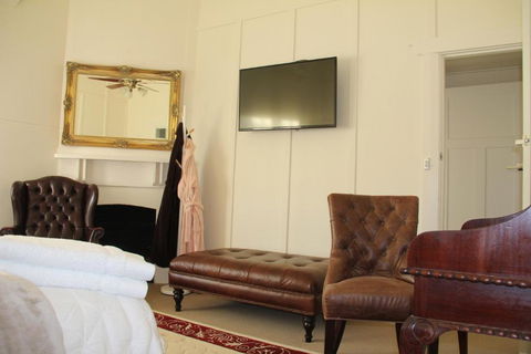 Mentor Chambers Apartment Bed & Breakfast - Foster Accommodation 2