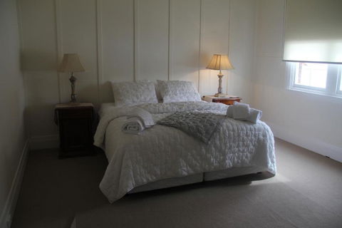 Mentor Chambers Apartment Bed & Breakfast - Foster Accommodation 3