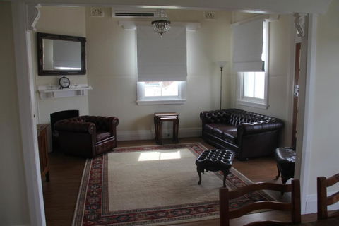 Mentor Chambers Apartment Bed & Breakfast - Foster Accommodation 1
